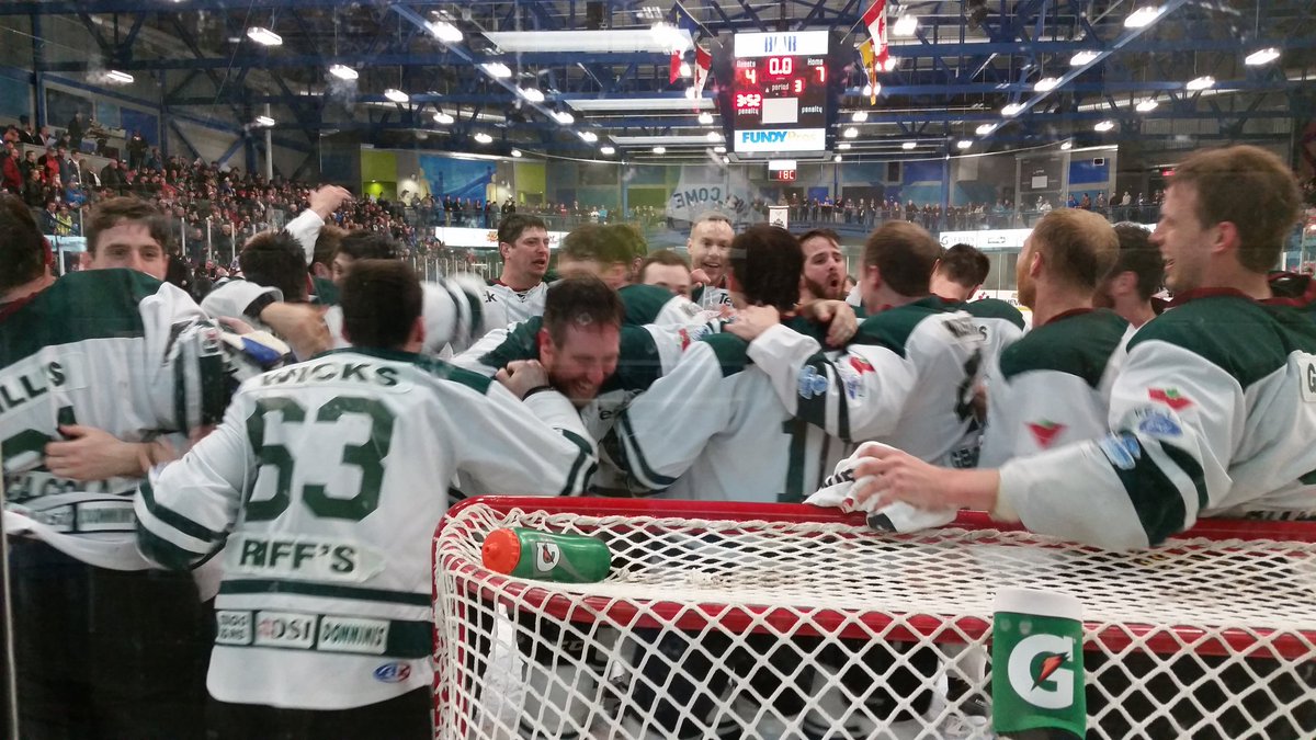 AllanCup2017's tweet photo. @gfwcataracts 2017 #AllanCup Champs https://t.co/oKM4q9bKRt