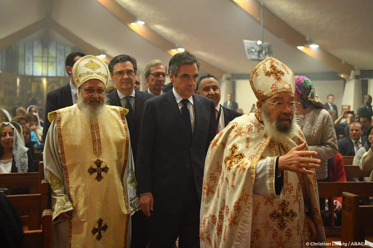 FrancoisFillon's tweet photo. Ce soir, veille de Pâques, je tenais à être aux côtés de la communauté copte victime de la barbarie de l'Etat islamique, à Châtenay-Malabry. https://t.co/cY69JfPTGn