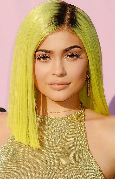 iamrvby's tweet photo. This color highlighted my day didn't it guys?🎾@KylieJNewsHQ @kylieismydream @kylizzlejennner @kyliemywife @kyliesprincesss @kyjennerworld https://t.co/gmsSfPcw02