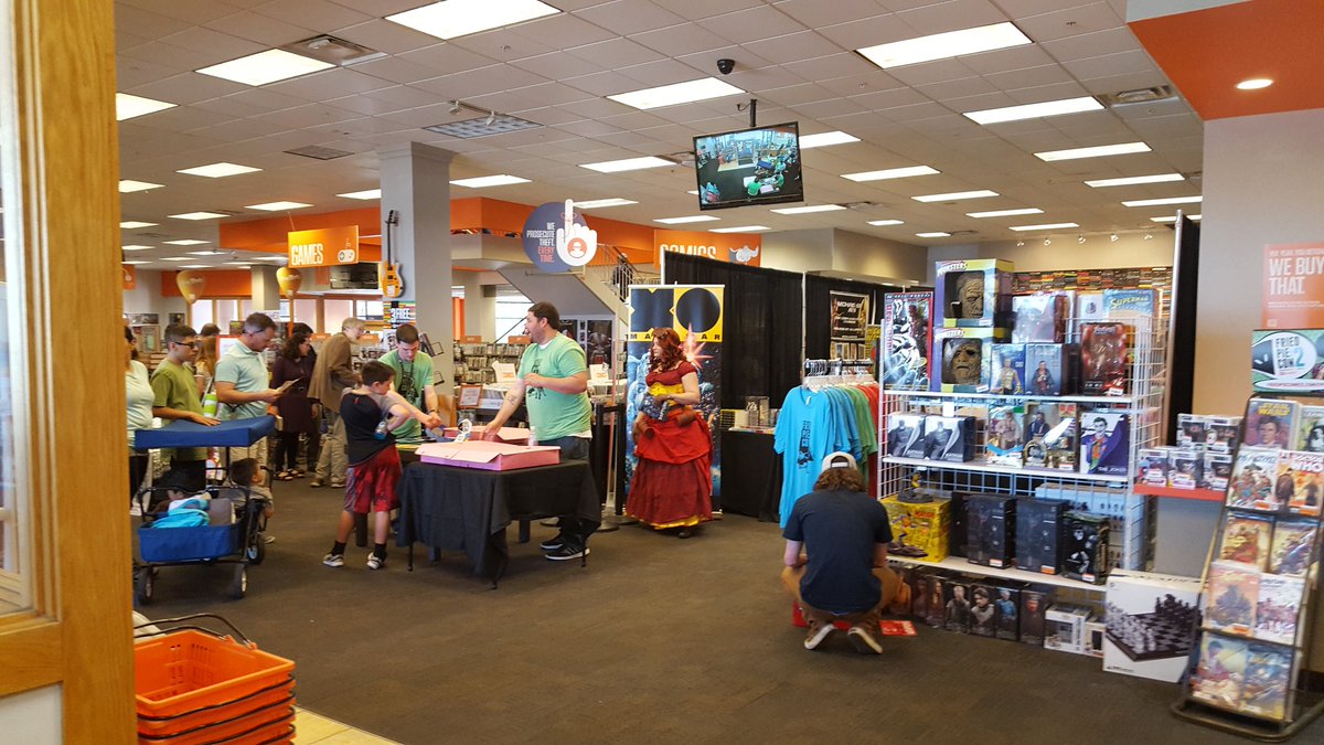 ToylabHQ's tweet photo. Just got back from #FriedPieCon @2ndandcharles had a great time! https://t.co/8LFCNUqMpc