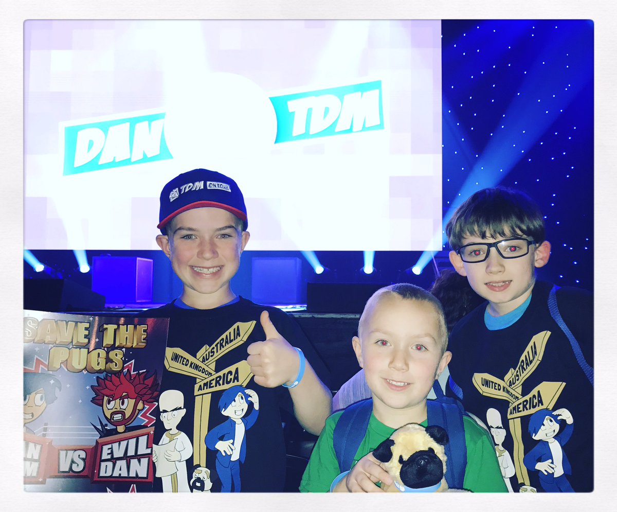 LittleGamesters's tweet photo. The @LittleGamesters are In Philly at @TowerTheater to see @dantdm ! #dantdm #towertheater https://t.co/xdSdXb8dBI