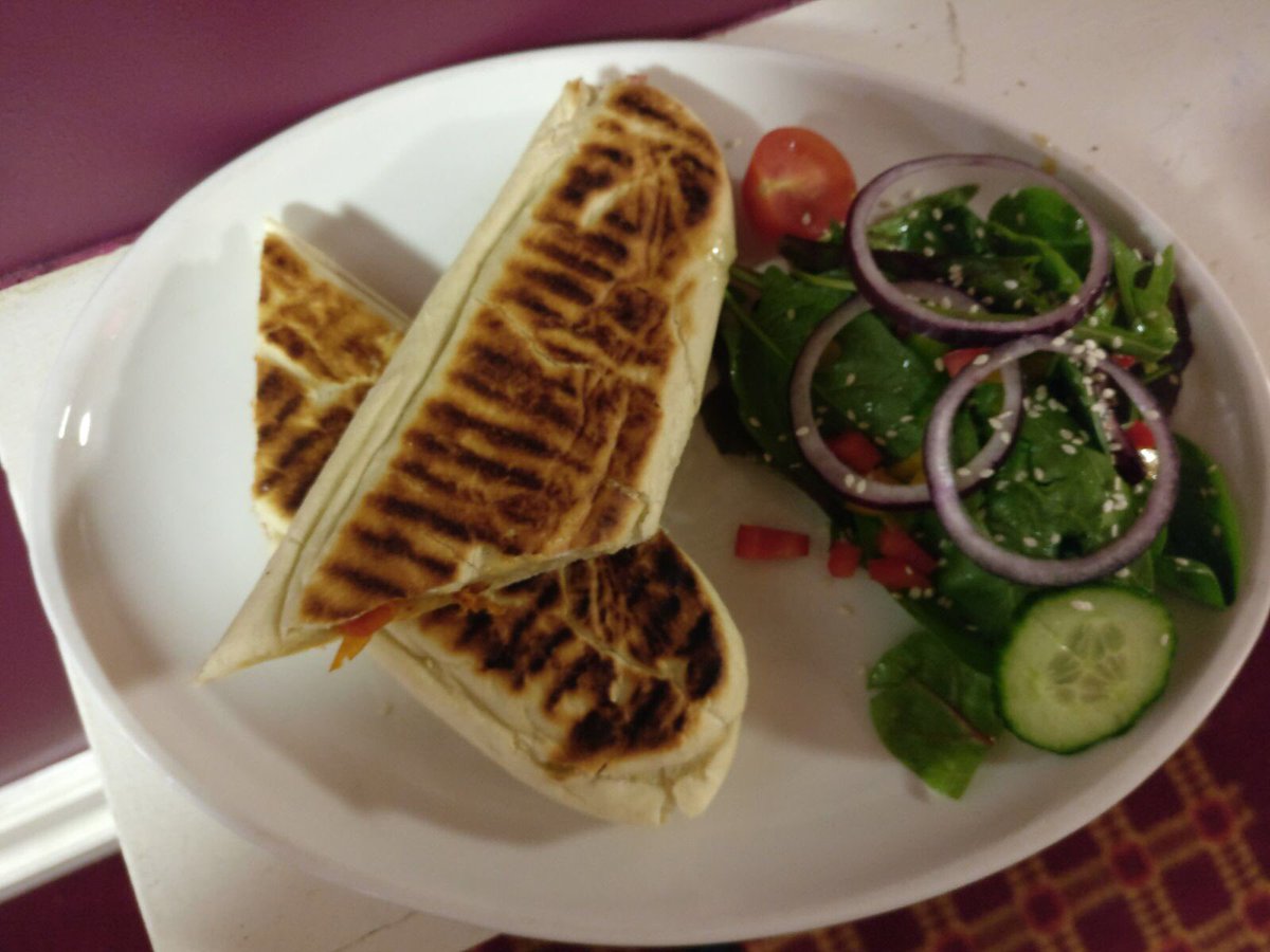 Táimíd oscailte arís do shéasúr an tSamhraidh. Ba mhór linn bhúr dtacaíocht!RT <a href="/osemarc2/">Marc Ó Sé</a> <a href="/Buailtin/">Seán Mac an tSíthigh</a> <a href="/ediennico/">Dara Ó Cinnéide</a> <a href="/TSayers1/">Tomás Mac a tSaoir</a> <a href="/jimg35/">Jim Garvey</a> <a href="/saolodheas/">Saol ó Dheas RnaG</a>