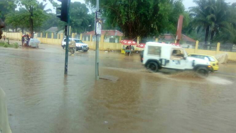 evemalonga's tweet photo. IL PLEUT A BANGUI LA..CONSEQUENCES EN IMAGES #Centrafrique #CARcrisis https://t.co/mshmAyOq9Q