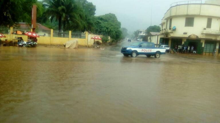 evemalonga's tweet photo. IL PLEUT A BANGUI LA..CONSEQUENCES EN IMAGES #Centrafrique #CARcrisis https://t.co/mshmAyOq9Q