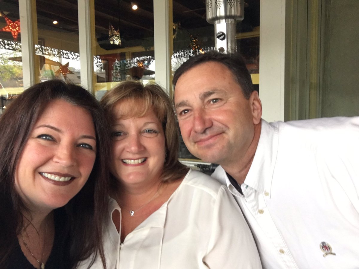 JennyFromDtown's tweet photo. #tlecon Friends! ❤️ @HavanaNewHope @TheLearningExp https://t.co/cQaG4ZF47S