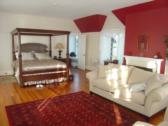 singer__castle's tweet photo. You deserve to be treated like royalty! Stay in the Royal Suite for a night..or 6!! https://t.co/C6h43xPlDO #stlawrence #singercastle #river https://t.co/L42XH0T6j9