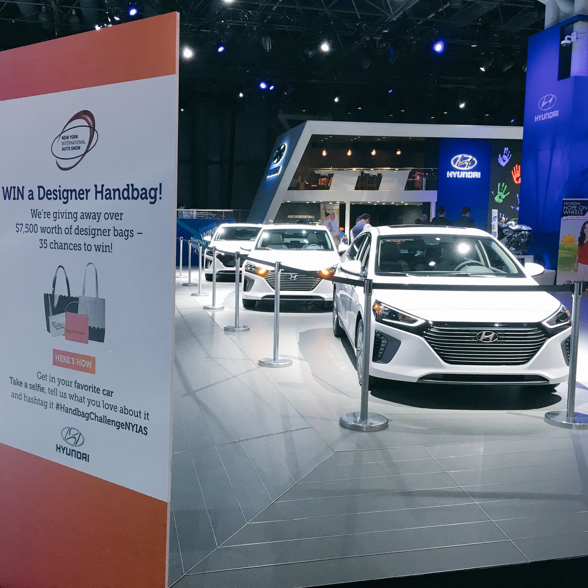 veepveep's tweet photo. All of the @NYAutoShow #GirlsNightOutNYIAS fun continues with a #HandbagChallengeNYIAS https://t.co/mhm950jdFX https://t.co/Hw05pOo5LP