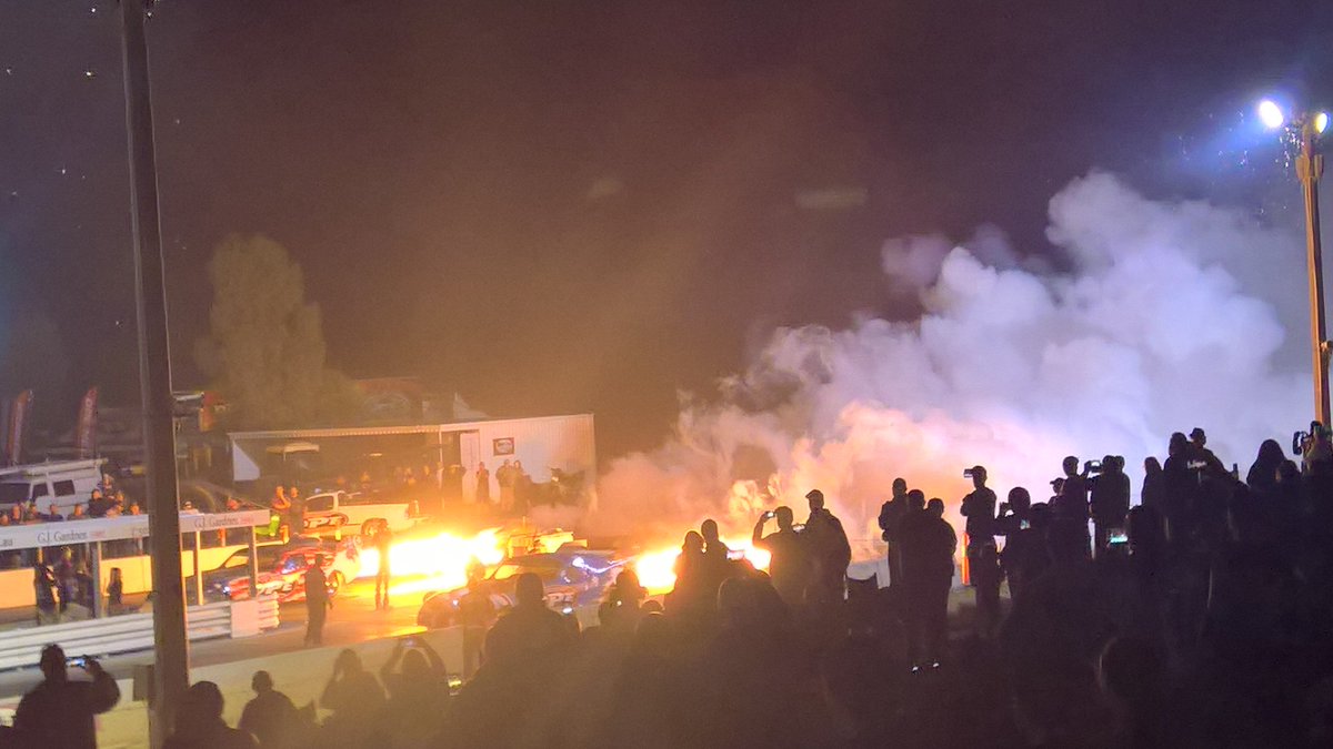 wombatknackers's tweet photo. Great night of motorsport at #sdra sunset strip Mildura. #drags #funnycars #jetcars #Mildura https://t.co/cCiTmU57Xc