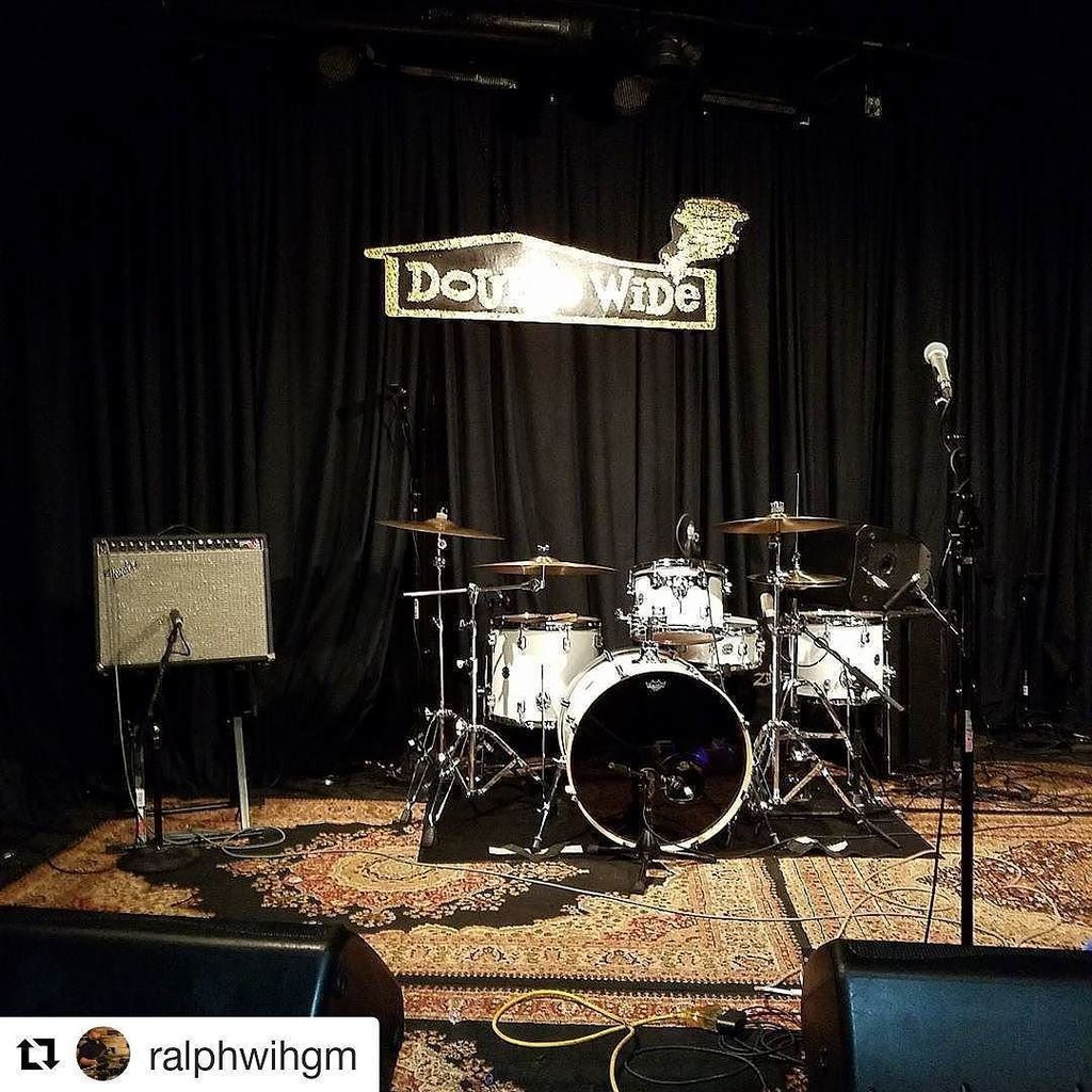 carawaycreative's tweet photo. We're on at 10:30 tonight at Double Wide, followed by Ryan Sambol!

#deepellum #deepellummusic #deepellumtx #dfw #… https://t.co/I3FMZvZEYU https://t.co/LJ4SAOSl0p