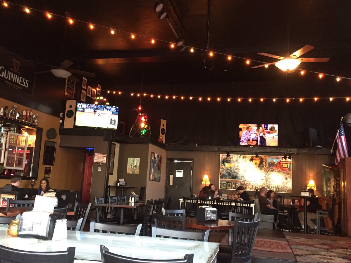 HomeInTheCouve's tweet photo. Why wouldn't anyone love the Brickhouse? Papa Likey. https://t.co/r50MVktXq1