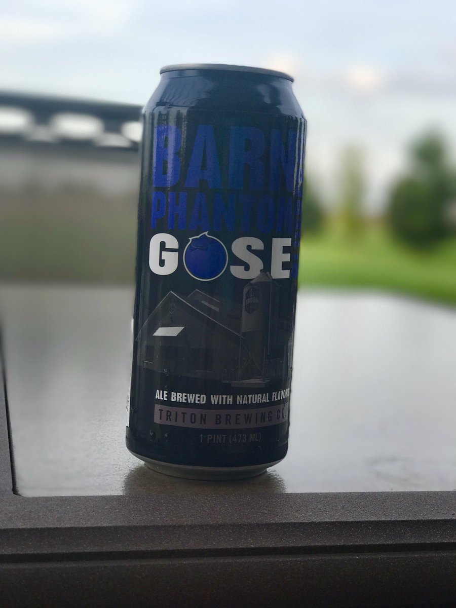 MonBeerRandall's tweet photo. @TritonBrewing made this delicious blueberry gose #barnphantom https://t.co/KNG1sx65ET
