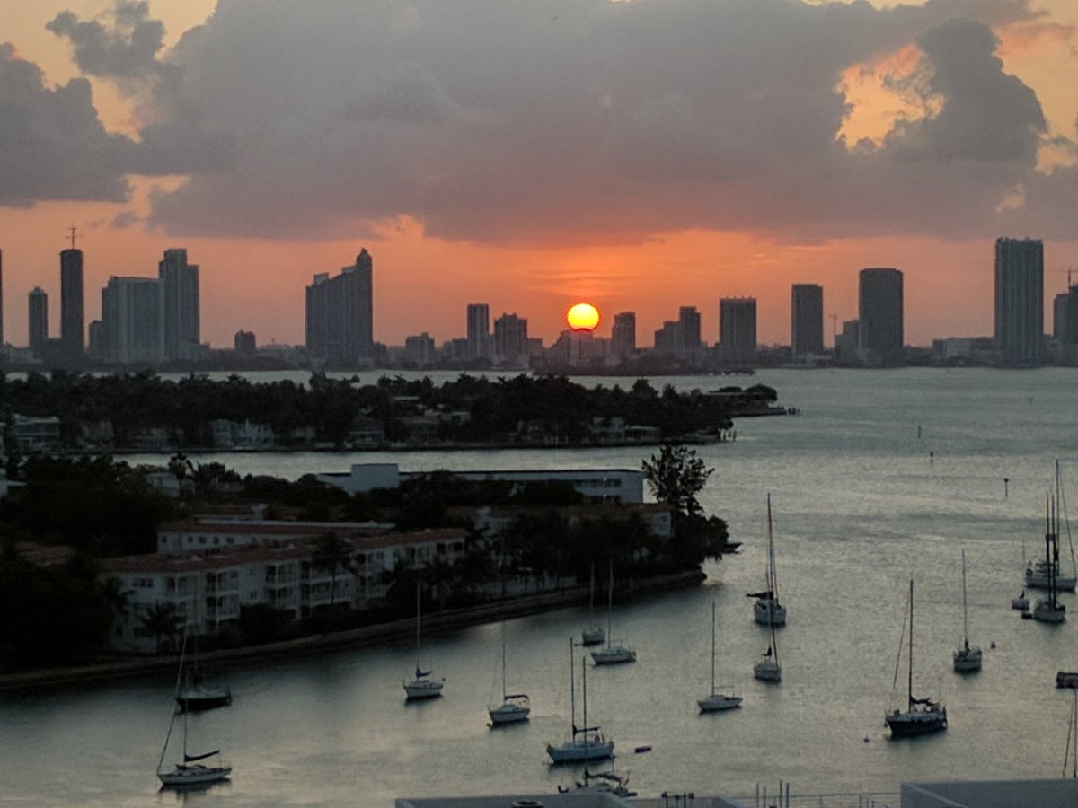 allergyneeds's tweet photo. #Sundown today a beautiful​ start this #saturdaynight  .#HappySaturday  #HappyEaster weekend. @MiamiBeachNews https://t.co/uZjSb74aOI