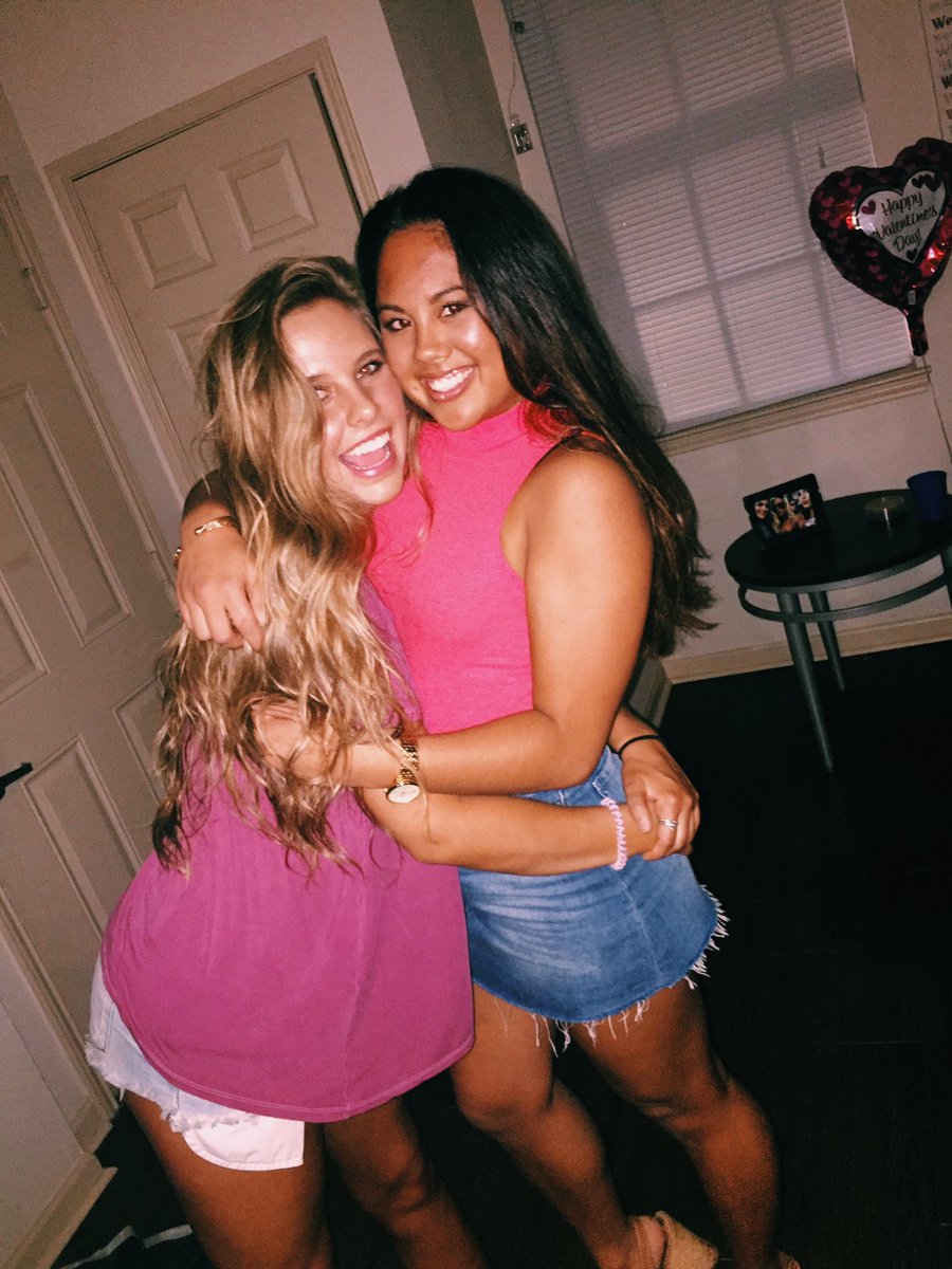 aranessa_taylor's tweet photo. hbd to my first friend in lex and my dank;) bestie!!!!!!!! ily so much gibbers, can't wait to spend the next 3 years together 💕💓💕💓 https://t.co/A3sfsJCDlZ