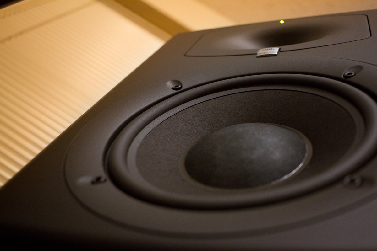jimmiplex's tweet photo. These #studiomonitors are killer. #jbl6328p #postproduction #audioengineer #sounddesign #studioporn #audiopost #jbl #studio #poststudio https://t.co/P3hHs3l4ZJ