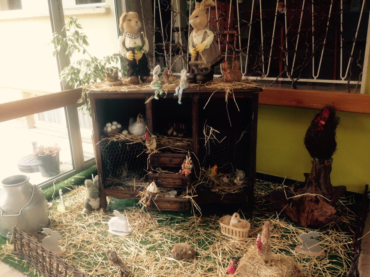 Décoration de #PAQUES dans un lieu de vie pour personnes âgées / #weekenddepaques #homedecor #lapin et compagnie 🐇🐣
