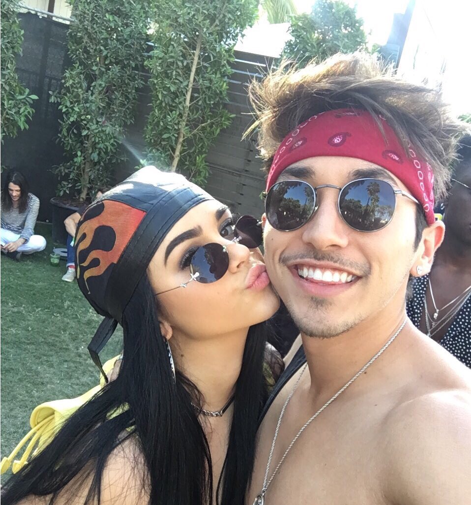 BrennenTaylor's tweet image. Coachella ☀️😊