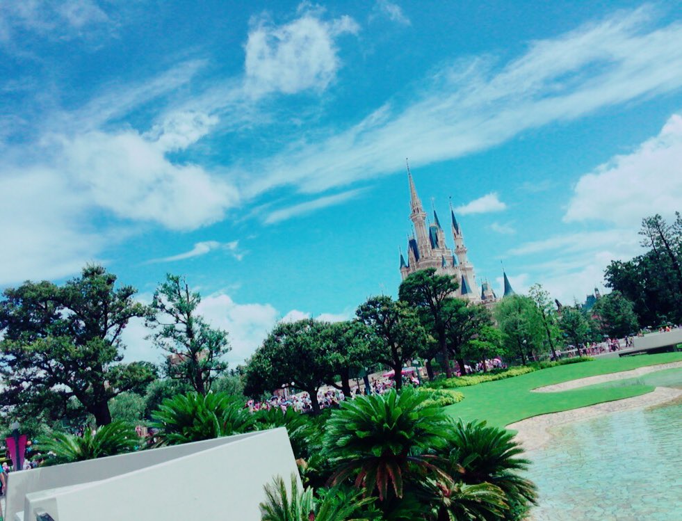 Disdona_47's tweet photo. 昨日できなかったので。。
#東京ディズニーランド34周年 #TDL34周年 #disney

ずっと大好きな場所。
大学決まったら沢山行こう
おめでとう 🏰 https://t.co/B297blsZJa