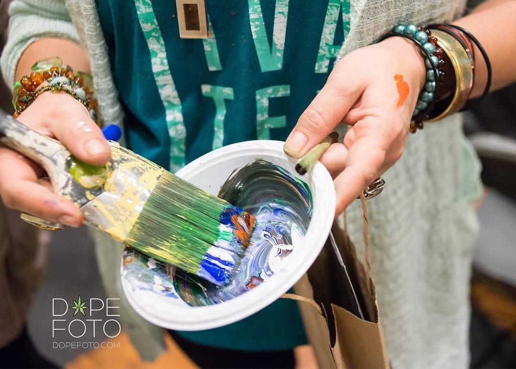 DopeFoto's tweet photo. Colorful Cannabis....paint, puff, pass. .
.
.
.
#colorfulcannabis #colorfulcannabislv #dope_foto #puffpaintpass #V⦠https://t.co/74vyy4XeL4 https://t.co/vspvxPE8b6