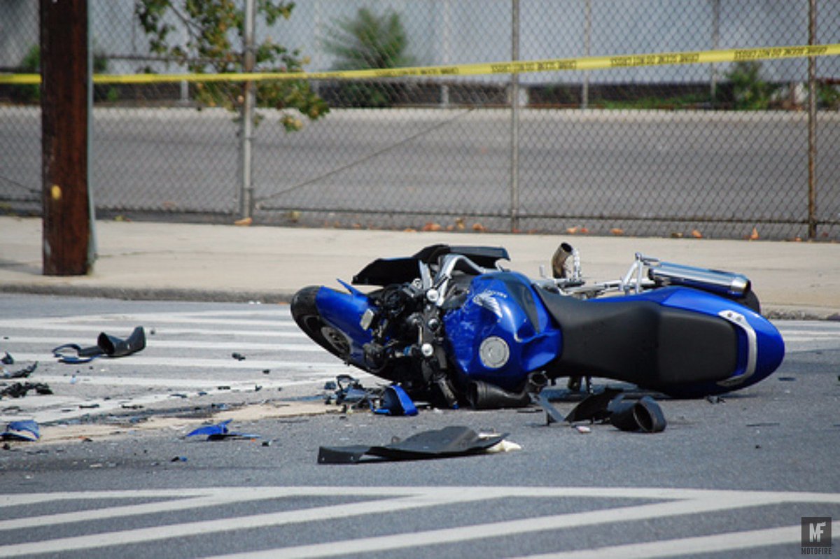 wearemotofire's tweet photo. The reason for most motorcycle crashes? Car drivers https://t.co/XWoEusxioX #fireitup https://t.co/BXkbZACCeW