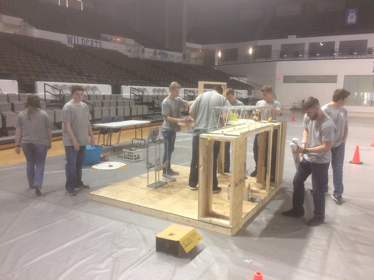 mimawmarygadams's tweet photo. V38 Design presenting their project at BAS competition held at Memorial Coliseum today. @YCC10 @ClabeSlone @All_in_LC #LCEngineering https://t.co/AwPTzsc0W1