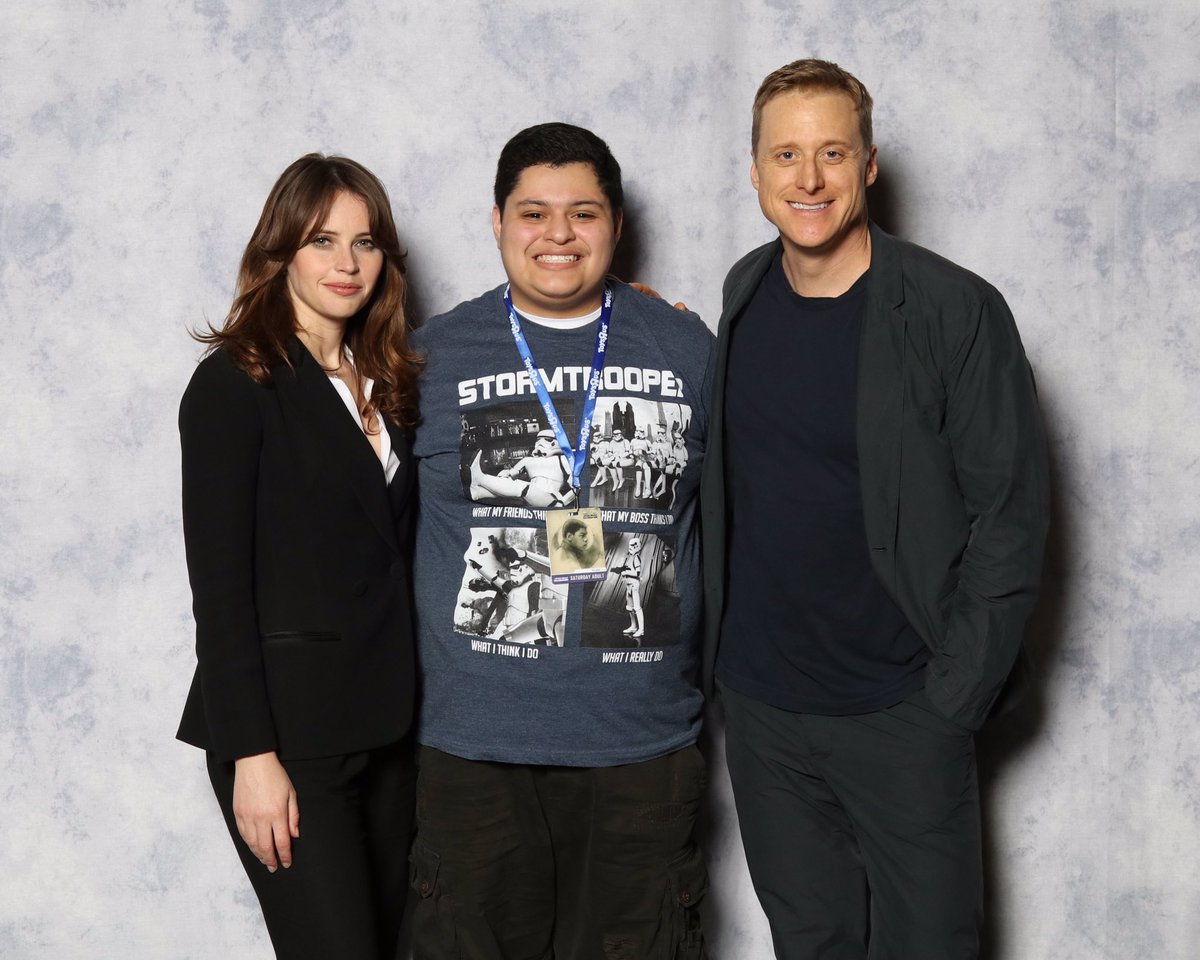 Baldi2298's tweet photo. Amazing day literally the 2 nicest people I've ever met thank you @AlanTudyk and #felicityjones ❤️❤️❤️😂😂😂😁😁😁😁😭😭😭😭#StarWarsCelebration https://t.co/zCYDmaRitE