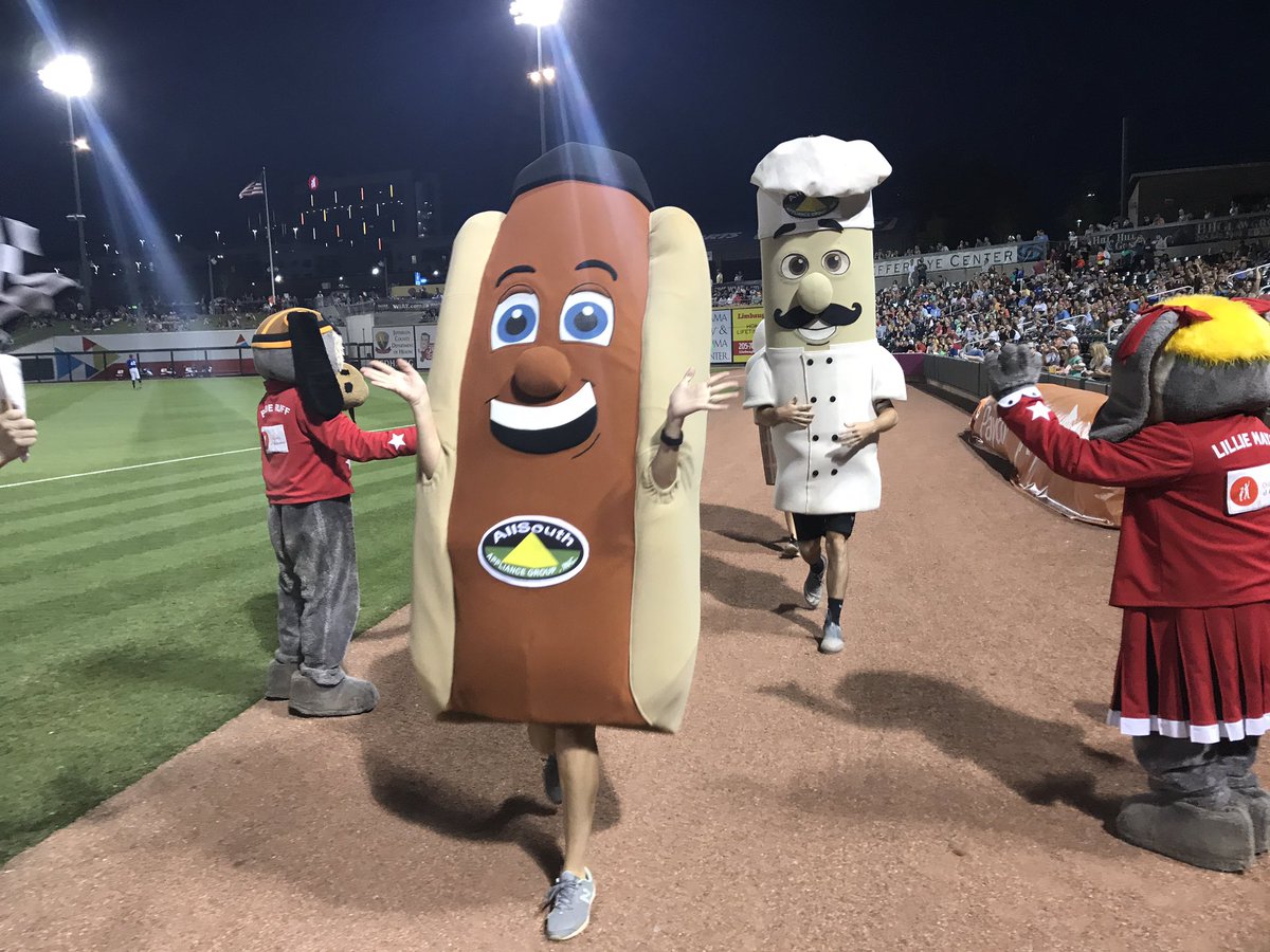 BaronsTopDog's tweet photo. Look who is in mid-season form with a second straight win in the @AllSouthApp #FastFoodRace. https://t.co/71vxSrA4wd