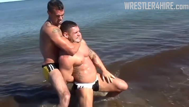 WrestlerForHire's tweet photo. #Hunk #BradBarnes slowly goes to sleep by #Sexy #JakeSteele as waves crash on the sand! #gaywrestling #sleeperhold

https://t.co/010MoNgG3E https://t.co/NclBT3ZWnb
