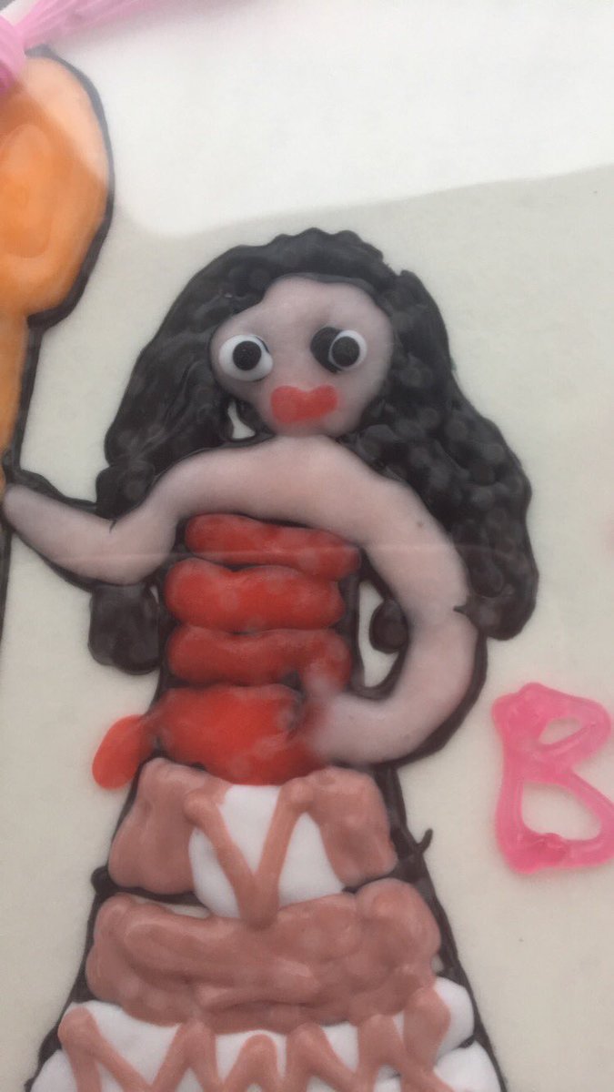 MariahBurkeyyc's tweet photo. I appreciate the effort @DairyQueen but this is not what I had in mind when I asked for Moana on my daughter's cake https://t.co/8NVWNIAPTb