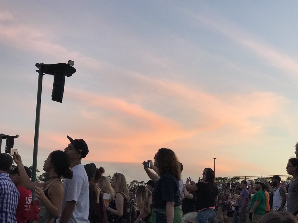 HammeredTalk's tweet photo. Sunset at another fantastic Buzzfest! #Buzzfest #rodryan https://t.co/dTrOO0LScH
