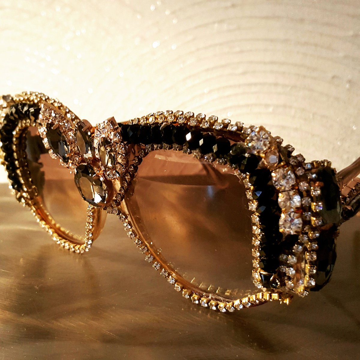 CrystalCMilano's tweet photo. Limited edition #Sunglasses by #CrystalCoutureMilan!
#swarovski #blingbling #gorgeous #fashion #top #luxury #glamour #milan #summer2017 https://t.co/1kdMKYnDKH