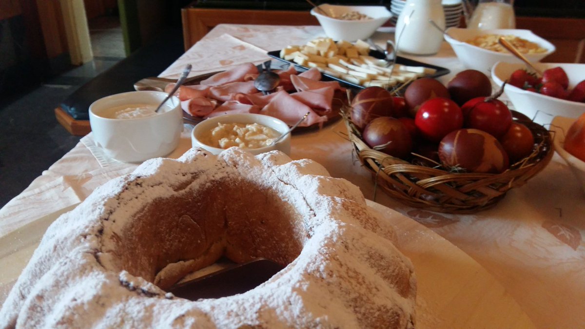 peropan1's tweet photo. Zajtrk za turiste #ifeelslovenia #kamnik #repnik https://t.co/pTiOXE0z4m