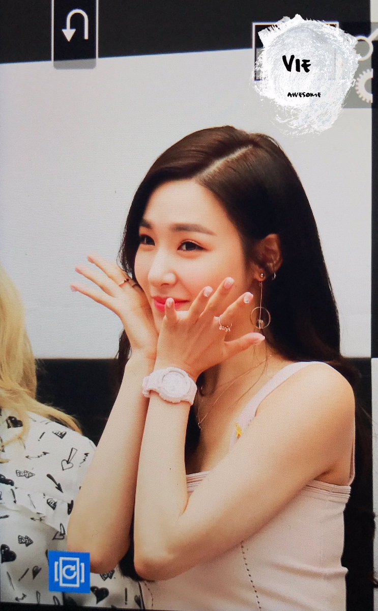 [PIC][16-04-2017]TaeYeon – Sunny – Tiffany – HyoYeon và SooYoung tham dự buổi Fansign cho “G-SHOCK CRAZY TOUGHNESS” vào chiều nay C9g5W2_U0AEA7zc