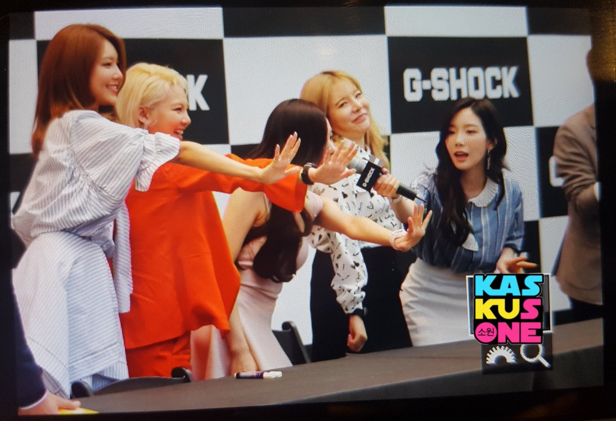 [PIC][16-04-2017]TaeYeon – Sunny – Tiffany – HyoYeon và SooYoung tham dự buổi Fansign cho “G-SHOCK CRAZY TOUGHNESS” vào chiều nay C9g6LFuV0AA19gW