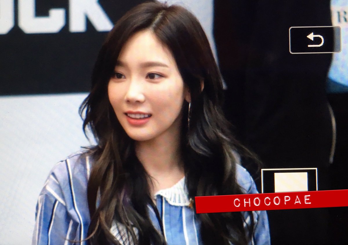 [PIC][16-04-2017]TaeYeon – Sunny – Tiffany – HyoYeon và SooYoung tham dự buổi Fansign cho “G-SHOCK CRAZY TOUGHNESS” vào chiều nay C9g7LgoUQAUegbk