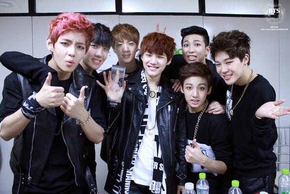 Btsテテの髪型を時系列で総まとめ ヘアセット方法から髪色まで エンタメ 芸能 ニュース などの気になる話題をお届け