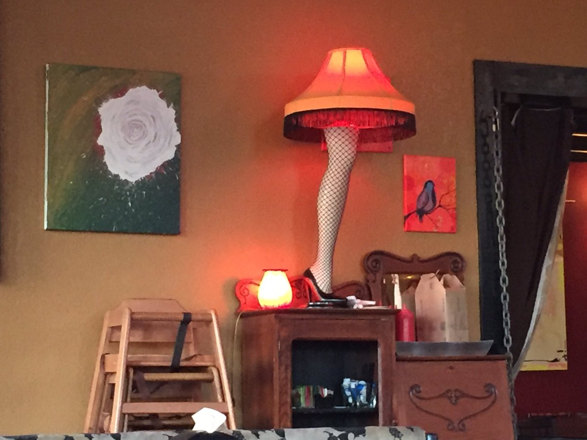 HomeInTheCouve's tweet photo. The glow of electric sex. https://t.co/o6wHZtjIUs