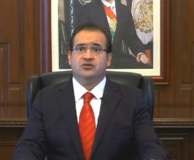 CNNEE's tweet image. ÚLTIMA HORA
Detienen a Javier Duarte, exgobernador de Veracruz