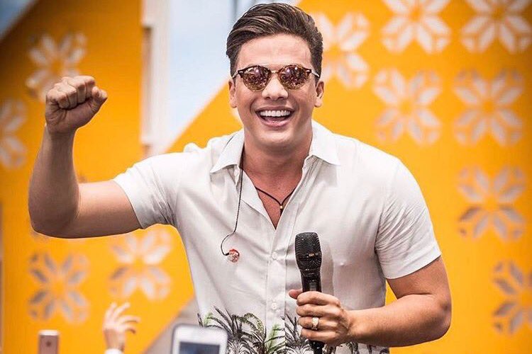 boystt_dm's tweet photo. Sim, esse é o Wesley Safadão 😱 https://t.co/Z2Ng4h8WKb