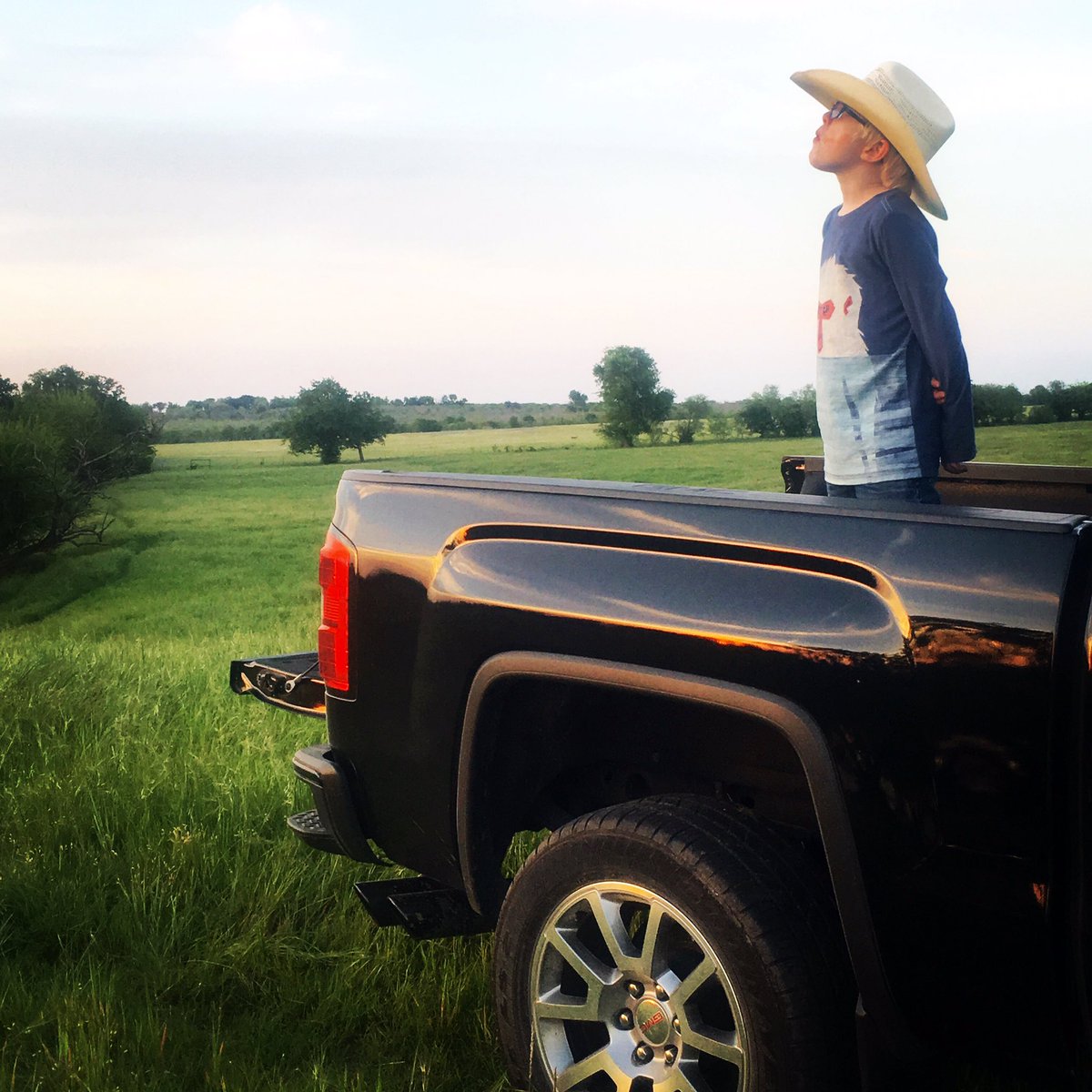 HazelsArmy's tweet photo. Those #GMCtruck commercial moments actually happen in Texas. https://t.co/cBWfsBq4a4