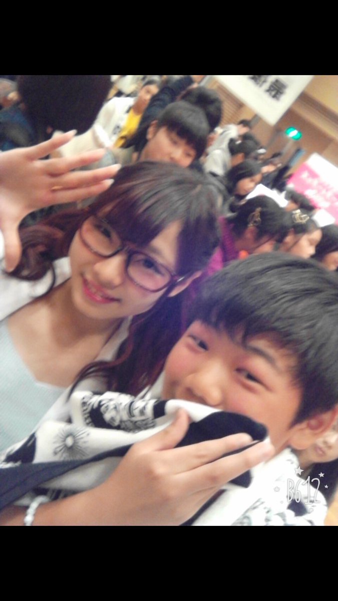 自称霊能力者 En Twitter ケヤカス 見た目 中学生ぐらいの子をインターネットの世界で叩いて楽しいか お前らはホントクソだな と思ったけど やっぱガキってクソだわ 画像参照 隣のナオンすこ 羨ましい 嫉妬 はやくこれになりたい 一生これになれない 欅坂