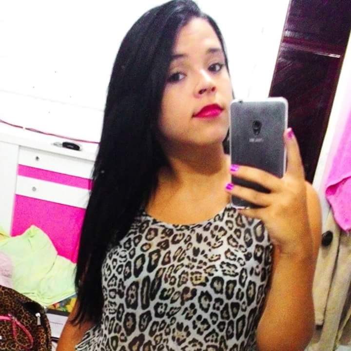 ssantossc's tweet image. Saudades das minhas madeixas longas e pretas! Eu só faço merda nesse cabelo! #VouVoltar 😉