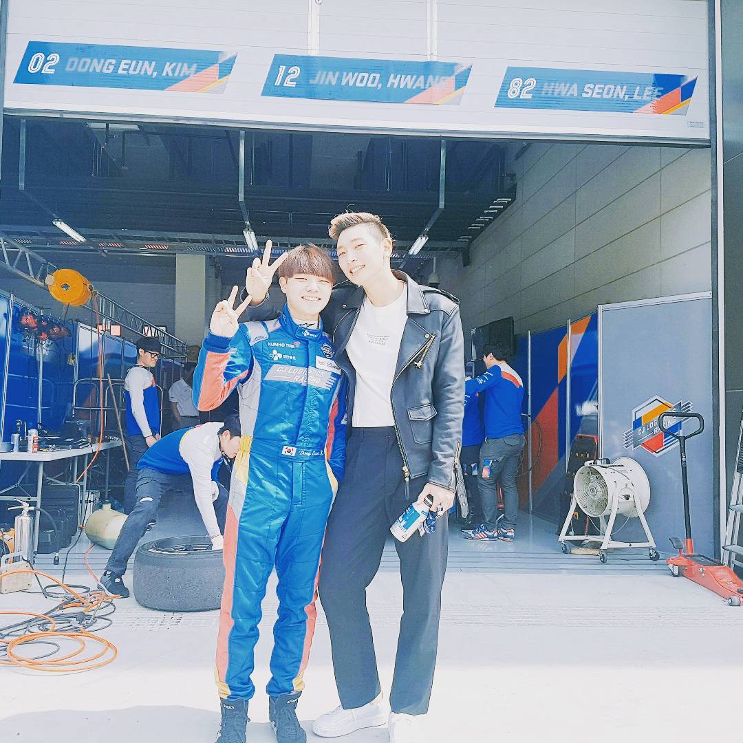 2amsnaps's tweet photo. [JINWOON INSTAGRAM(2P)] jinwoon52: #Team106 #CJ대한통운 #2017SUPERRACE #MKTREND
간만... https://t.co/hWpCNqPBkO #kpopsnaps https://t.co/wdPlfftcXw