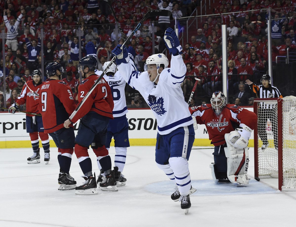 TSNHockey's tweet image. ALL SQUARE: Kapanen scores in 2OT to lead @MapleLeafs to 4-3 win over @Capitals. Series tied 1-1 heading to Toronto. tsn.ca/nhl/game/toron…