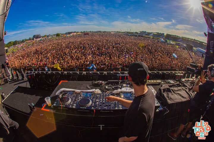 BorgoreSquadArg's tweet photo. We need go back to this day.
#LollaAr 
Thanks you 🙏🙏 @Borgore https://t.co/aS8M7dFYuA