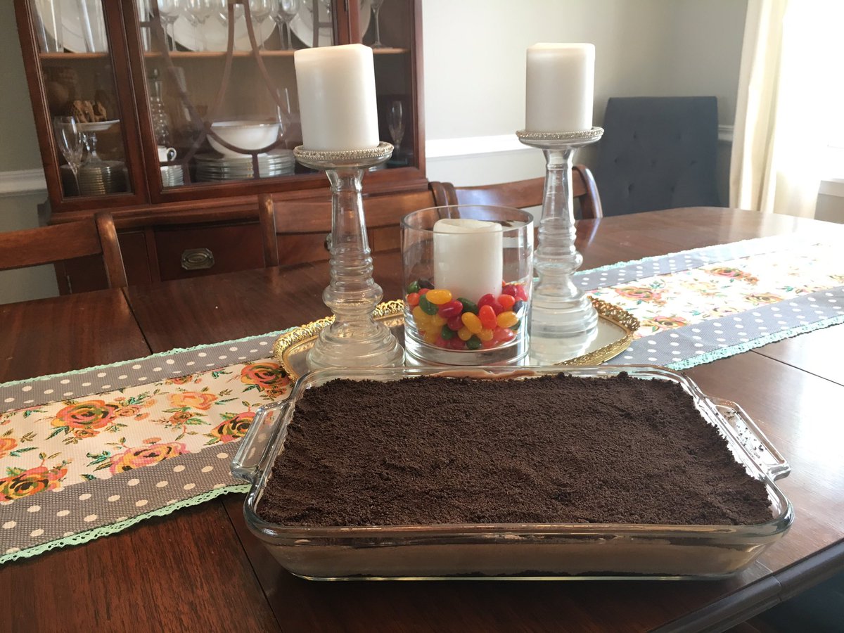 KimKusiciel's tweet photo. @30seconds @PEEPSANDCOMPANY @PEEPSBrand @Oreo Just waiting for #icing carrot tops and #peeps in the morning!!! #yum #stilltimetomakeit https://t.co/zvnjat3Zp0