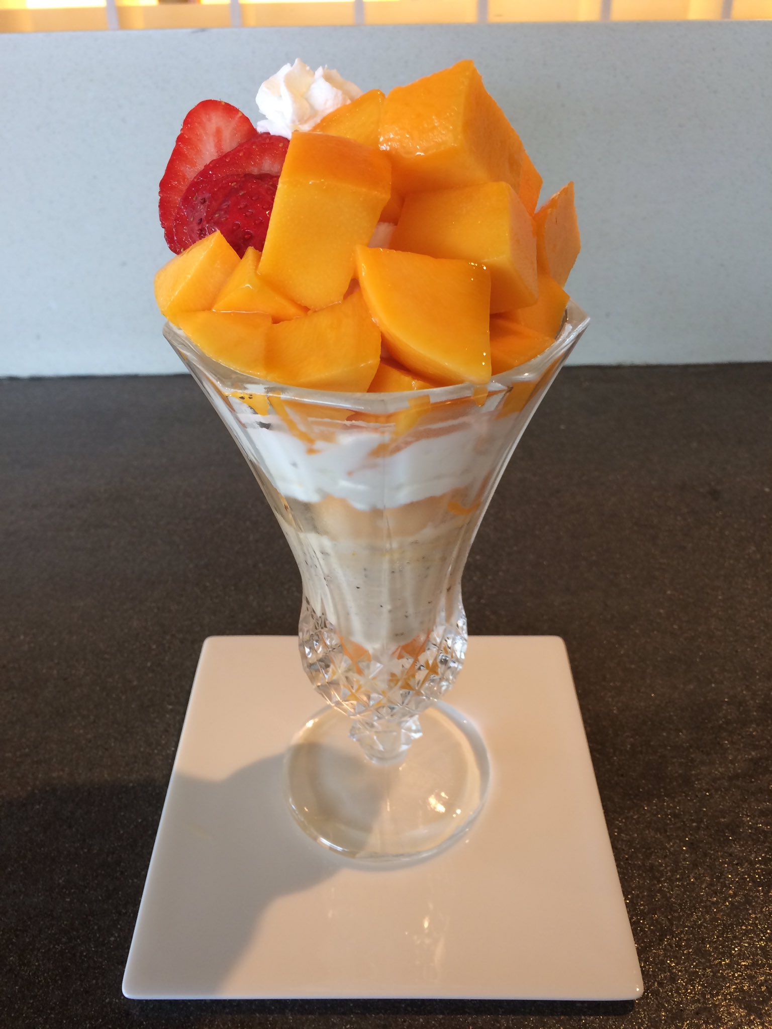 斧屋 おのや 九州パフェ学 福岡 薬院のフルーツパフェ専門店 Prince Of The Fruit 宮崎県産 完熟マンゴーパフェ これが食べたかった ああ こんなに強烈に匂っていただけるのですね このカットのおかげで 大事に大事に食べることができ