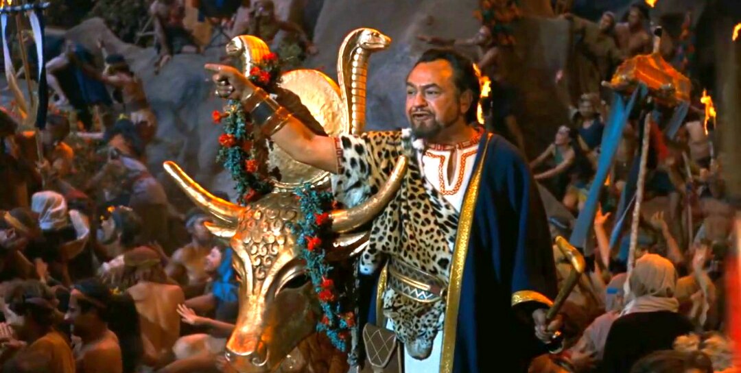 BrooklynDad_Defiant! a Twitter: "Dathan, tricking errybody into making that golden  calf, same way trump convinced ppl that tax cuts 4 the rich is good.  #TheTenCommandments… https://t.co/Ie39krVIAd"