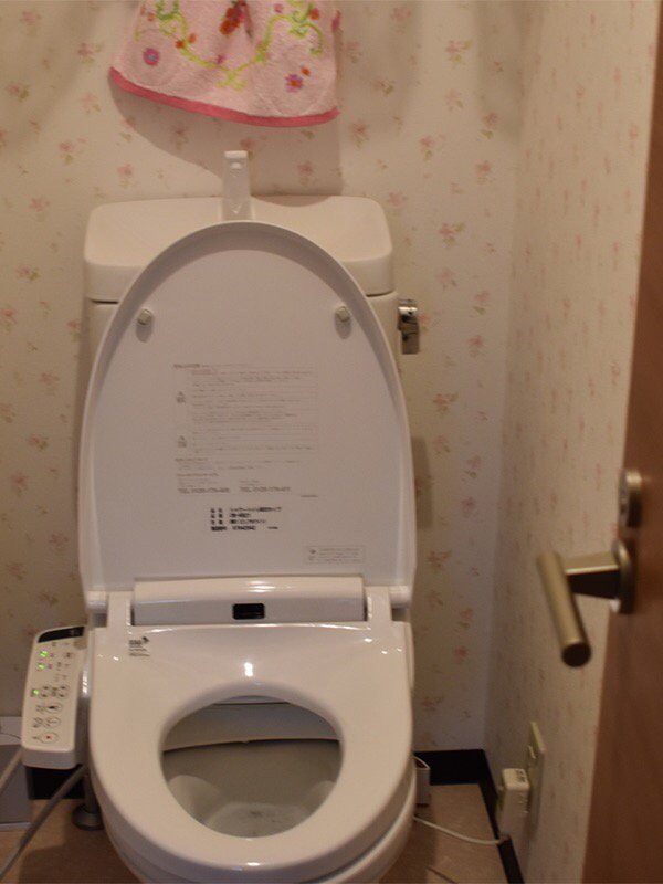 clapx3x's tweet photo. [個室トイレ]の[おかしな所を探せ!]が分からない…。誰かやってみて！ #よく見るとおかしい画像 https://t.co/bwipRasv3B https://t.co/bwipRasv3B https://t.co/O7tmd1NQ0U