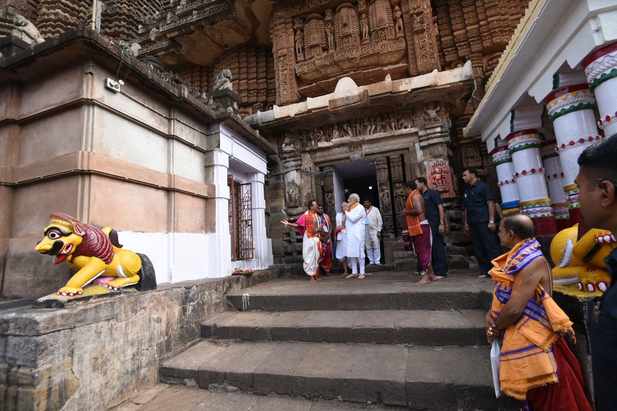 Narendra Modi tweet media