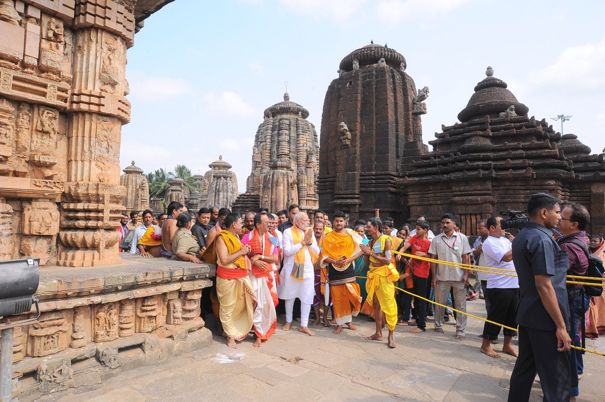 narendramodi's tweet photo. Prayed at the Lingaraj Temple in Bhubaneswar. The magnificence of the Temple and Temple Complex leaves a lasting impression on the mind. https://t.co/ofoXs8rltr